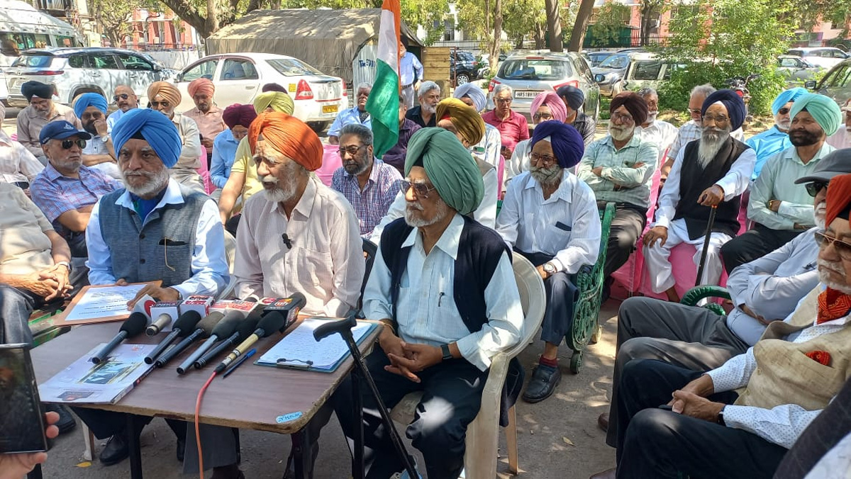 Ex-servicemen demand strict action against the officers and employees responsible for the police brutality against an Army Colonel in Patiala.